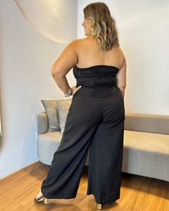 CONJUNTO PLUS SIZE CALÇA PANTALONA E BLUSA SEM ALÇA ZÍPER FRONTAL SAMMY PRETO na internet