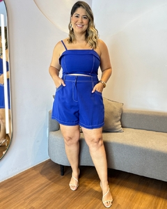 CONJUNTO PLUS SIZE SHORT E CROPPED ZÍPER NAS COSTAS MAITE AZUL - Amanditta Plus | Moda Feminina Plus Size