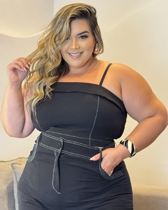 CONJUNTO PLUS SIZE SHORT E CROPPED ZÍPER NAS COSTAS MAITE PRETO - Amanditta Plus | Moda Feminina Plus Size