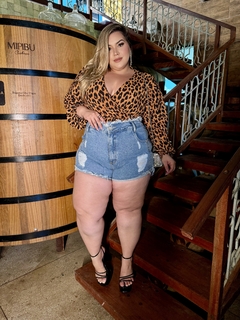 SHORT JEANS PLUS SIZE CÓS DESFIADO TINA - Amanditta Plus | Moda Feminina Plus Size