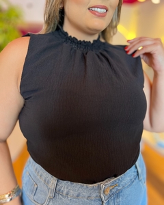 BLUSA PLUS SIZE GOLA DE ELASTEX LORENA PRETA - comprar online
