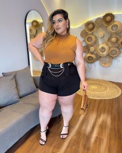 BLUSA PLUS SIZE GOLA DE ELASTEX LORENA CARAMELO na internet