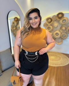 BLUSA PLUS SIZE GOLA DE ELASTEX LORENA CARAMELO - comprar online