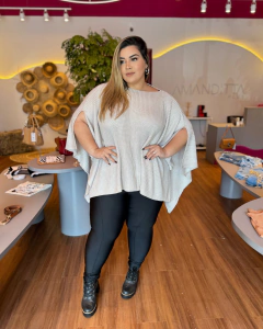 SOBREPOSIÇÃO PLUS SIZE DE TRICOT MARIÊ BRANCO GELO na internet