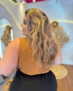 BLUSA PLUS SIZE GOLA DE ELASTEX LORENA CARAMELO na internet