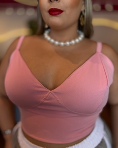 CROPPED PLUS SIZE ALÇA DEBORA ROSA CLARO - Amanditta Plus | Moda Feminina Plus Size