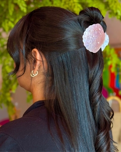 PRESILHA DE CABELO CONCHA MARMORIZADA COM STRASS - comprar online