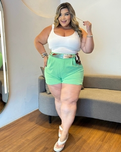 SHORT PLUS SIZE ALFAIATARIA COM CINTO LETICIA VERDE MENTA - comprar online