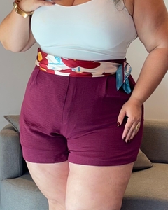 SHORT PLUS SIZE COM CINTO LETICIA AÇAÍ - Amanditta Plus | Moda Feminina Plus Size