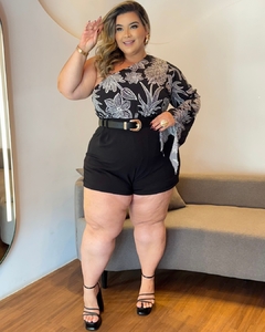 SHORT PLUS SIZE ALFAIATARIA COM CINTO LETICIA PRETO - comprar online