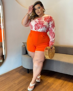 SHORT PLUS SIZE ALFAIATARIA COM CINTO LETICIA LARANJA - comprar online