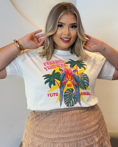 T-SHIRT PLUS SIZE PREMIUM MAITE ESTAMPA PARAISO TROPICAL - comprar online