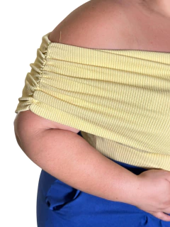 BLUSA PLUS SIZE OMBRO SÓ MARI AMARELO - Amanditta Plus | Moda Feminina Plus Size