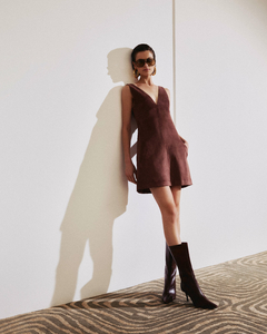 Vestido Curto Decote V em Suede - comprar online