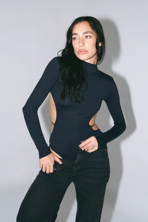 L5753 Body - comprar online