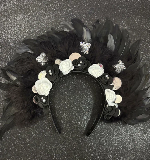 Vincha Con Plumas y Flores