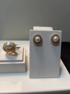 Conjunto de anel 21 e brincos com pérola