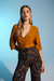 CAMISA DE TENCEL CON ESCOTE V Y LAZO OSSIRA en internet