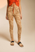 PANTALON TRENDY DE GABARDINA ESTAMPADO TIRO MEDIO PRINT OSSIRA