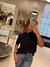 REMERA FRUNCE EN CUELLO Y MONOGRAMA OSSIRA