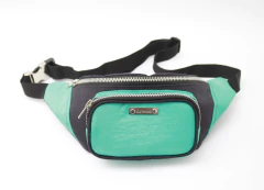 Riñonera negra con bolsillo (NUEVA) - Corchito en el espacio