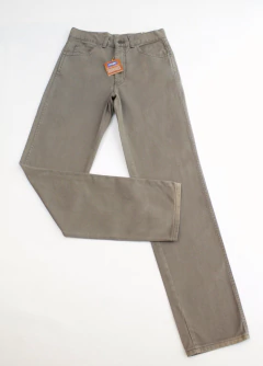 Jean Wrangler Montana Cemento (NUEVO) - Corchito en el espacio