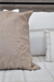 T2 Almohadón bordado COLIBRI beige 50x50 en internet