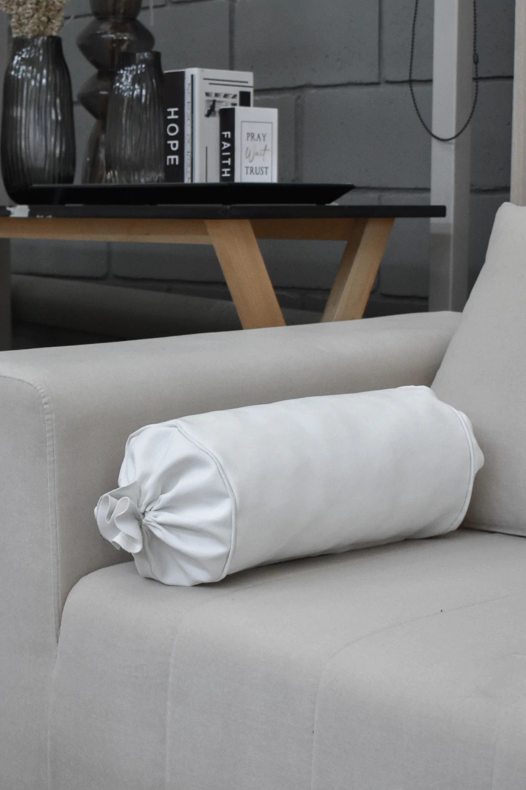 T2 Almohadón SWEET pana blanco 38x18diam