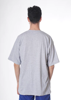 Remera oversize lisa gris claro en internet