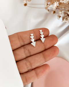 Brinco earcuff triângulo zircônias - BR096 na internet