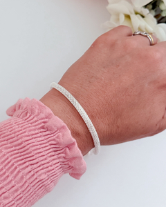 Pulseira oca 4mm- PL012 na internet