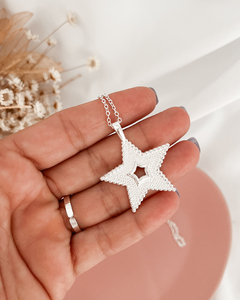 Colar estrela pontilhada- CL155