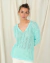 Escote en V calado. - comprar online