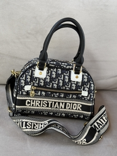 BAÚL BORDADO DIOR BLACK en internet