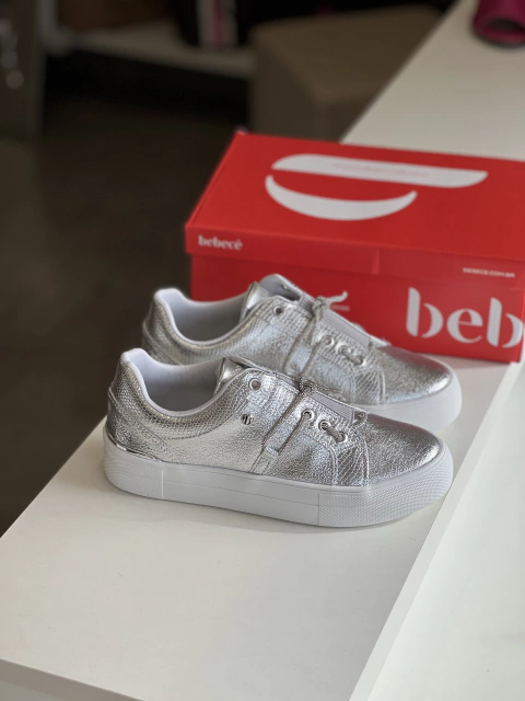 Tênis metalizado prata Bebecê