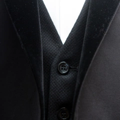 TRAJE A MEDIDA NEGRO en internet