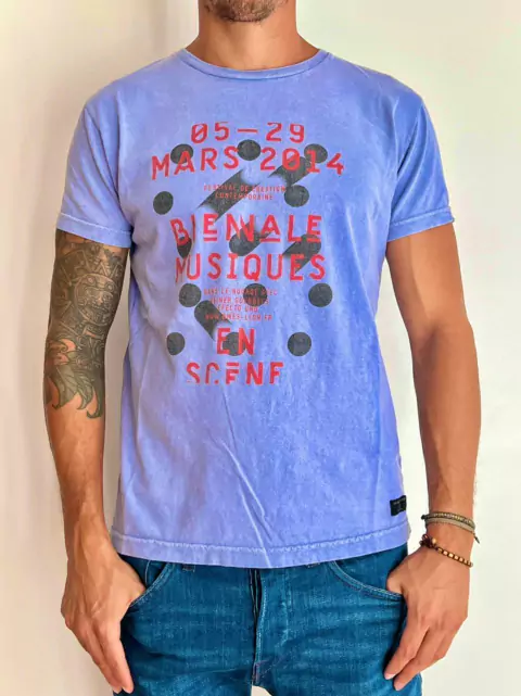 REMERA ESTAMPADA EFECTO UNO PROCESS - comprar online