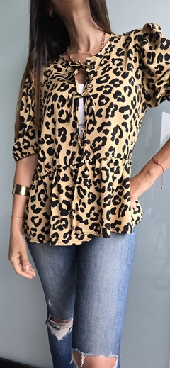 Blusa de fibrana manga corta con tiras para atar