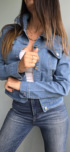 Campera de jean celeste elastizada con bolsillos - tienda online