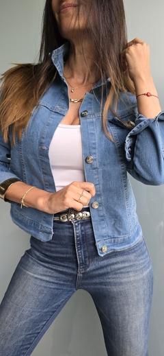 Campera de jean celeste elastizada con bolsillos - comprar online