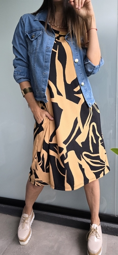 Campera de jean celeste elastizada con bolsillos - She Indumentaria
