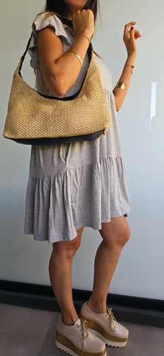 Cartera símil yute con eco cuero y broche para cerrar en internet