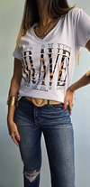 Remera de algodon manga corta cuello v Brave