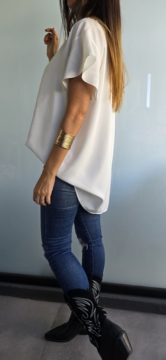 Maxi blusa de fibrana cuello v con volado en hombros evase - She Indumentaria