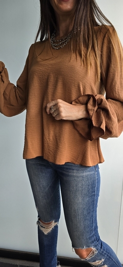 Blusa de cey m/l con frunce en puños en internet