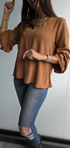 Imagen de Blusa de cey m/l con frunce en puños