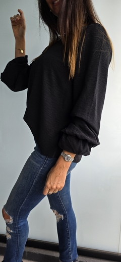 Imagen de Blusa de cey m/l con frunce en puños