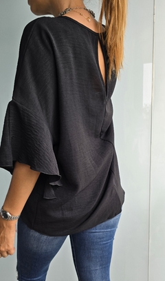 Blusa amplia de cey mangas volado 3/4 con gota atras - She Indumentaria