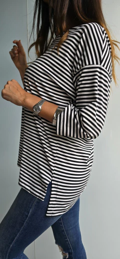 Imagen de Remera de modal cuello redondo manga 3/4 rayada x talles