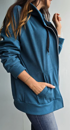 Campera darlon con bolsillos, cierre y capucha en internet